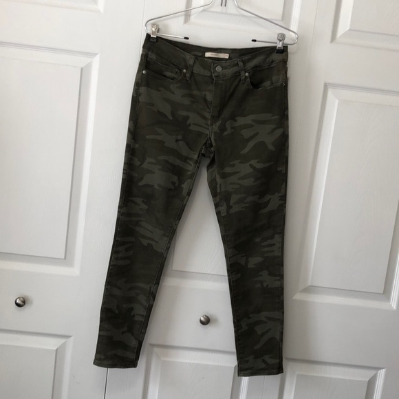 Levi’s 711 Skinny Green Camo Pants, Size 29, Inseam 25”, Like new - Picture 1 of 8